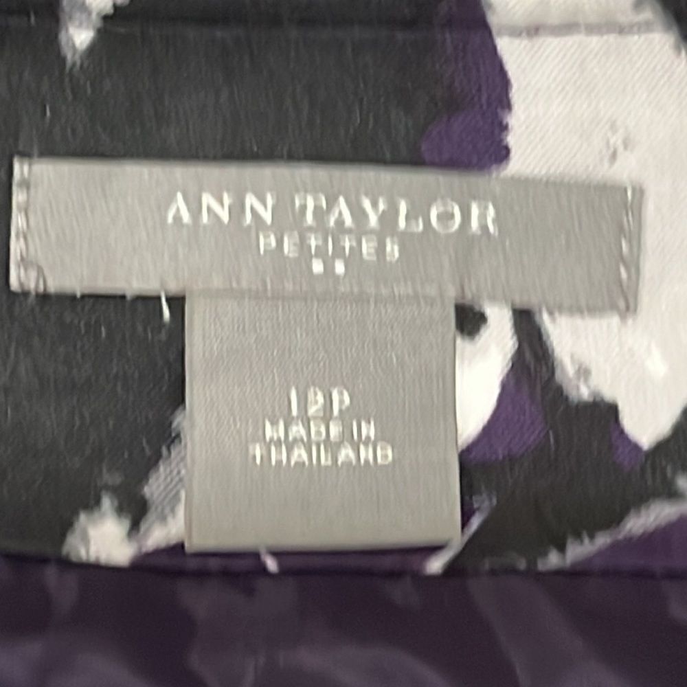 Ann Taylor  - Picture 4 of 5